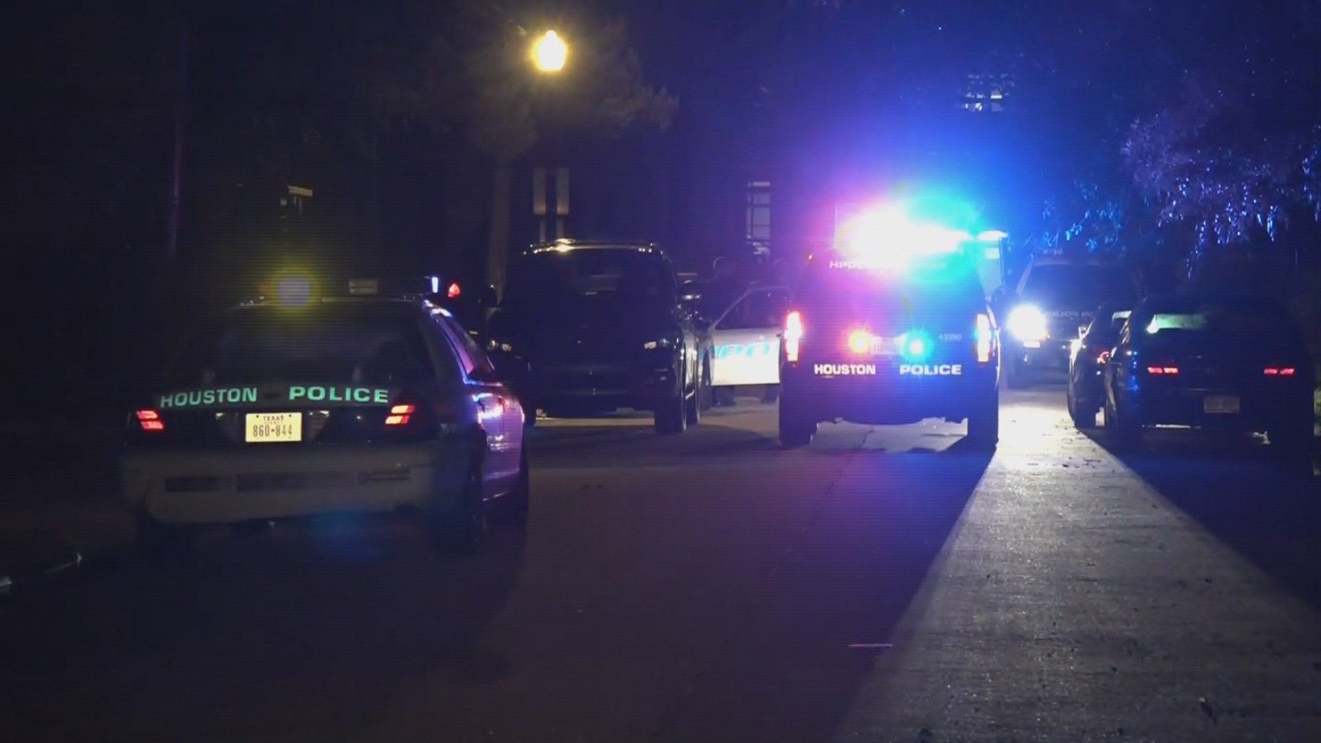 Teen wounded in shootout outside Afton Oaks home